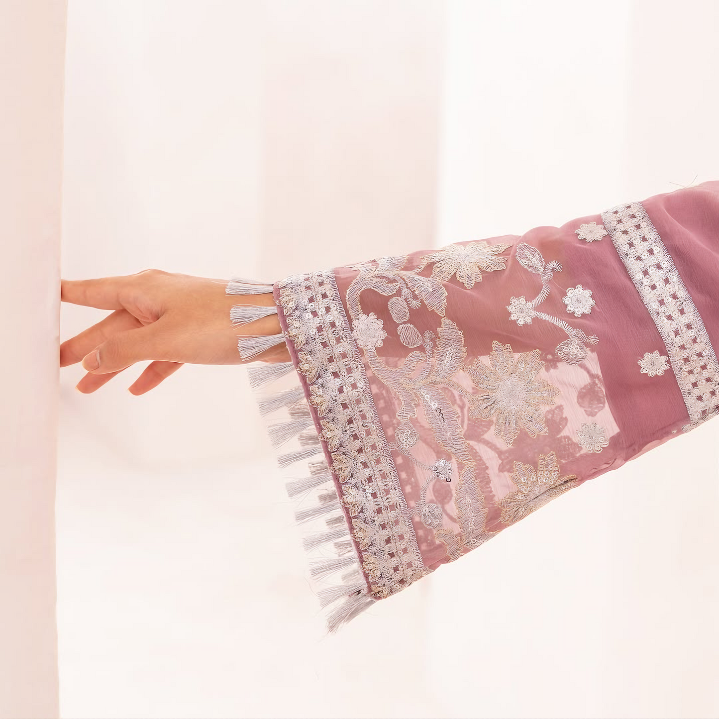 Noor Jahan – Conjunto de chiffon malva bordado