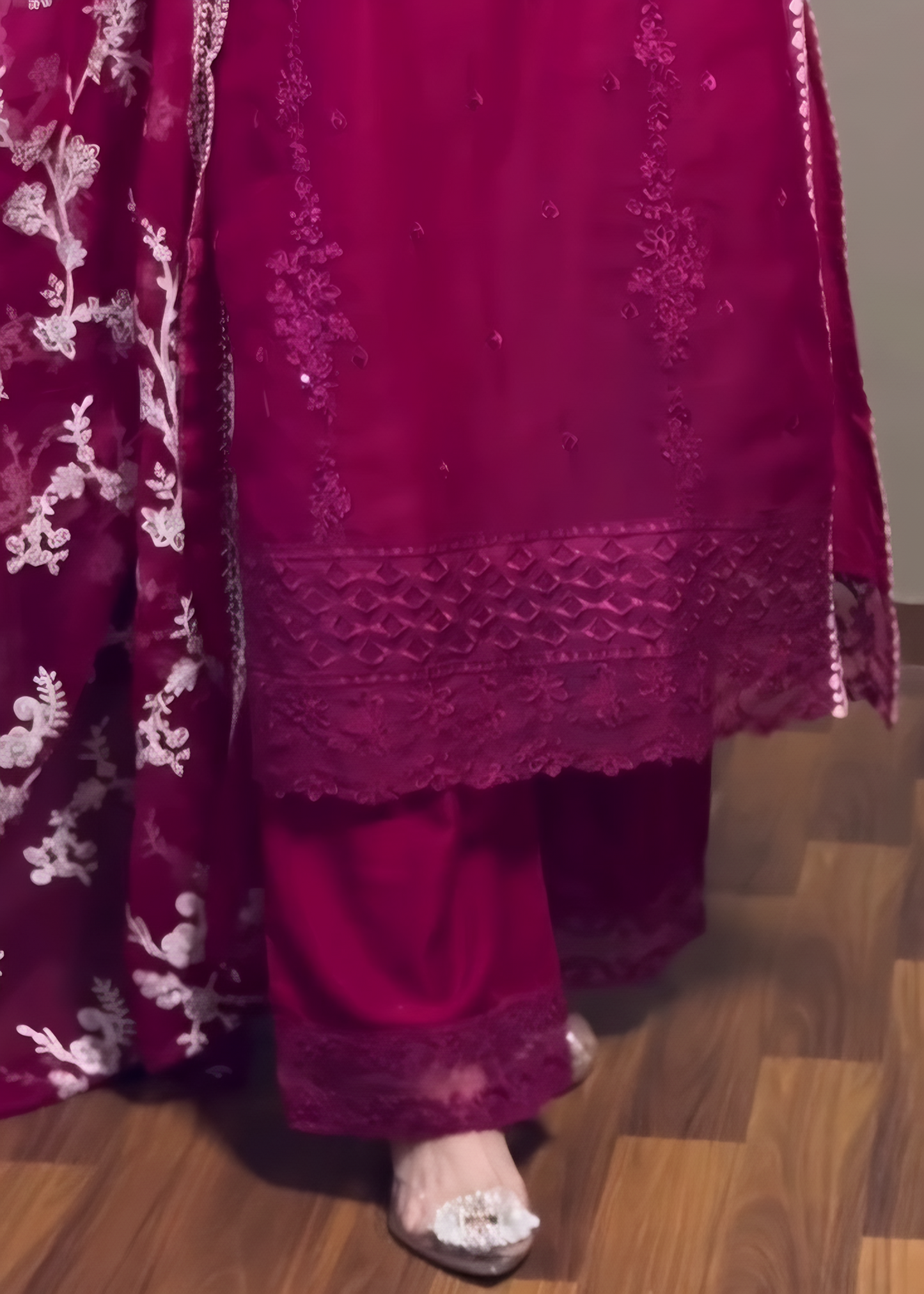 Noor Jahan - Conjunto Kurta de Chiffon Bordado Rosa Choque