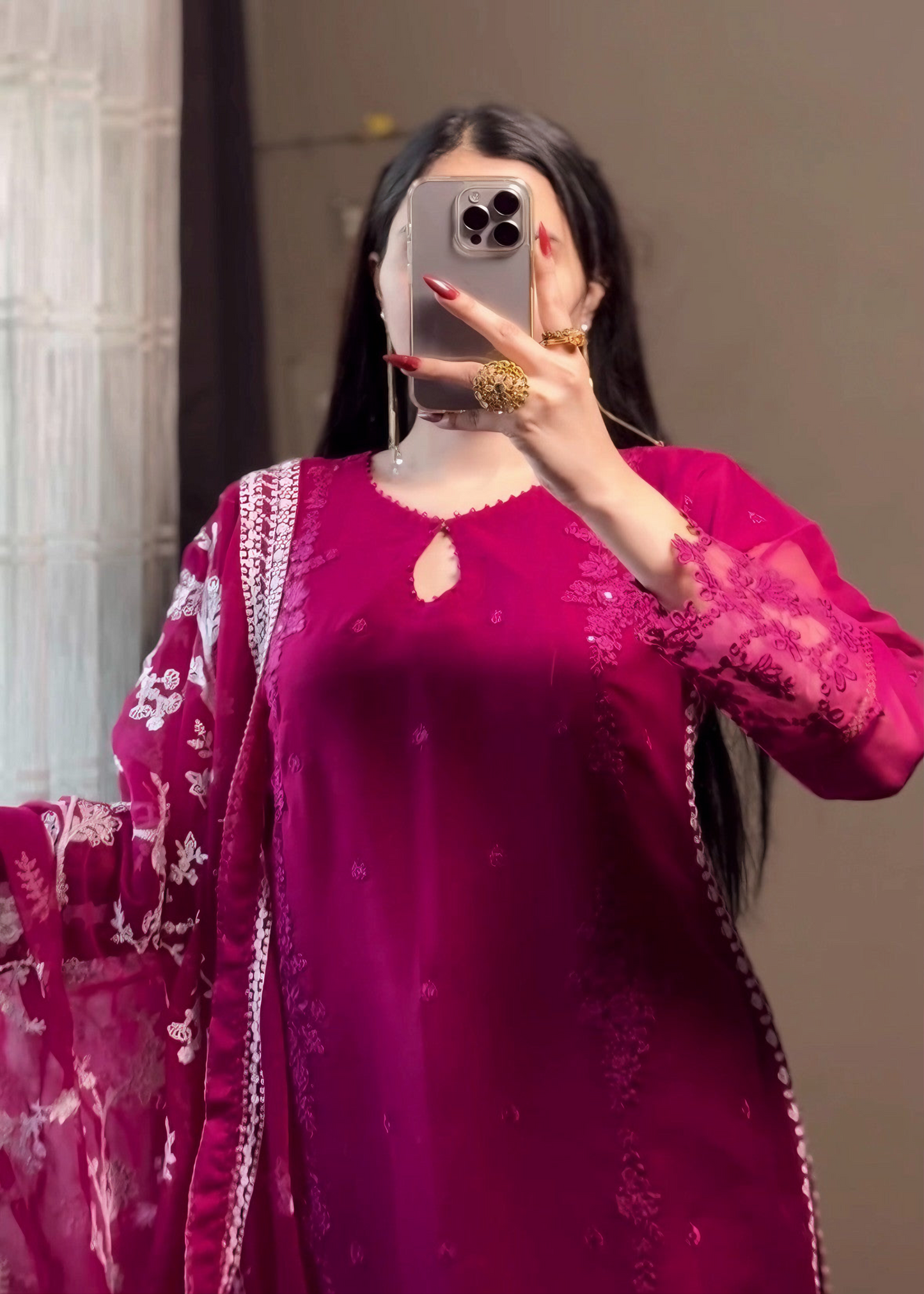 Noor Jahan - Conjunto Kurta de Chiffon Bordado Rosa Choque