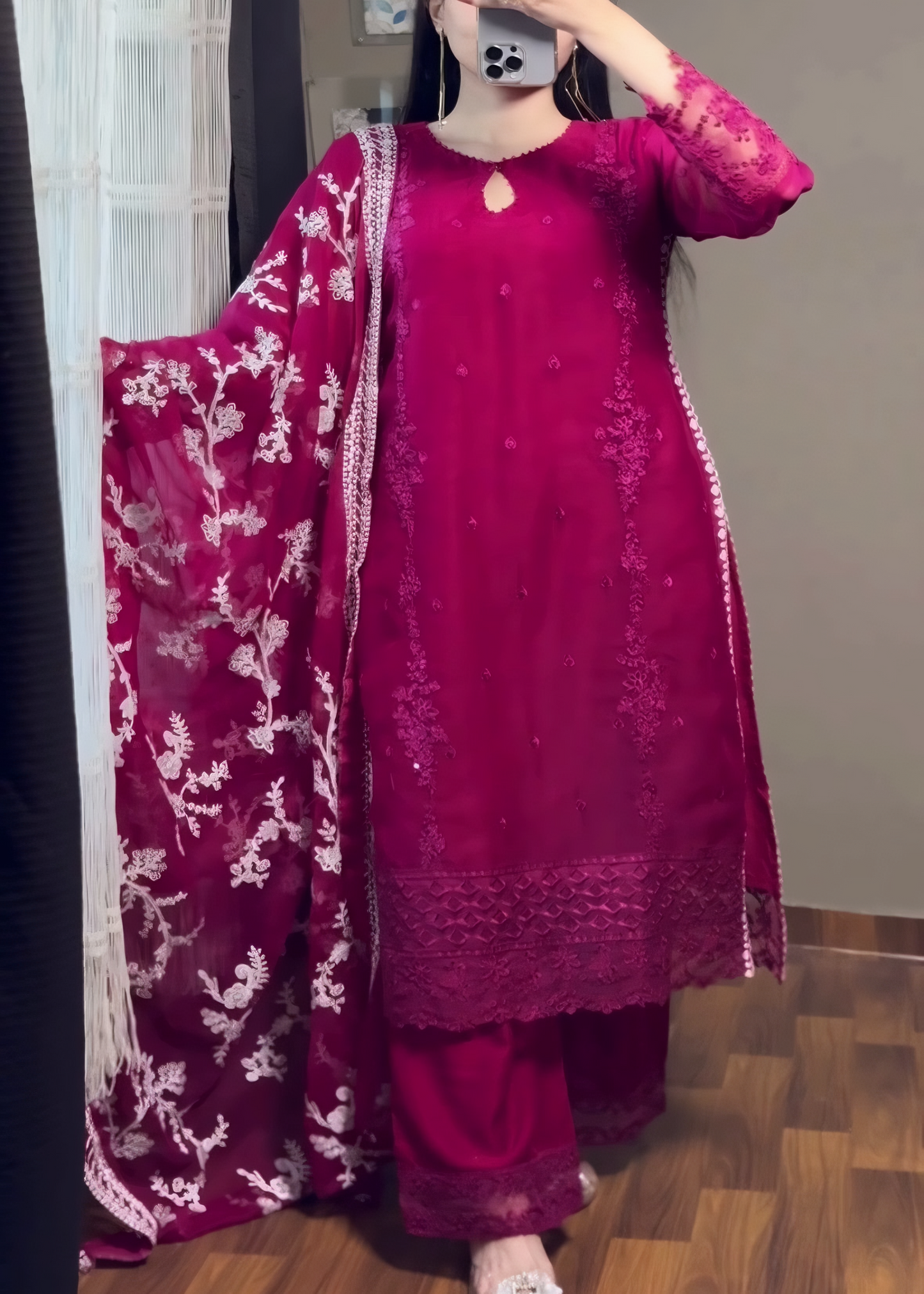 Noor Jahan - Conjunto Kurta de Chiffon Bordado Rosa Choque