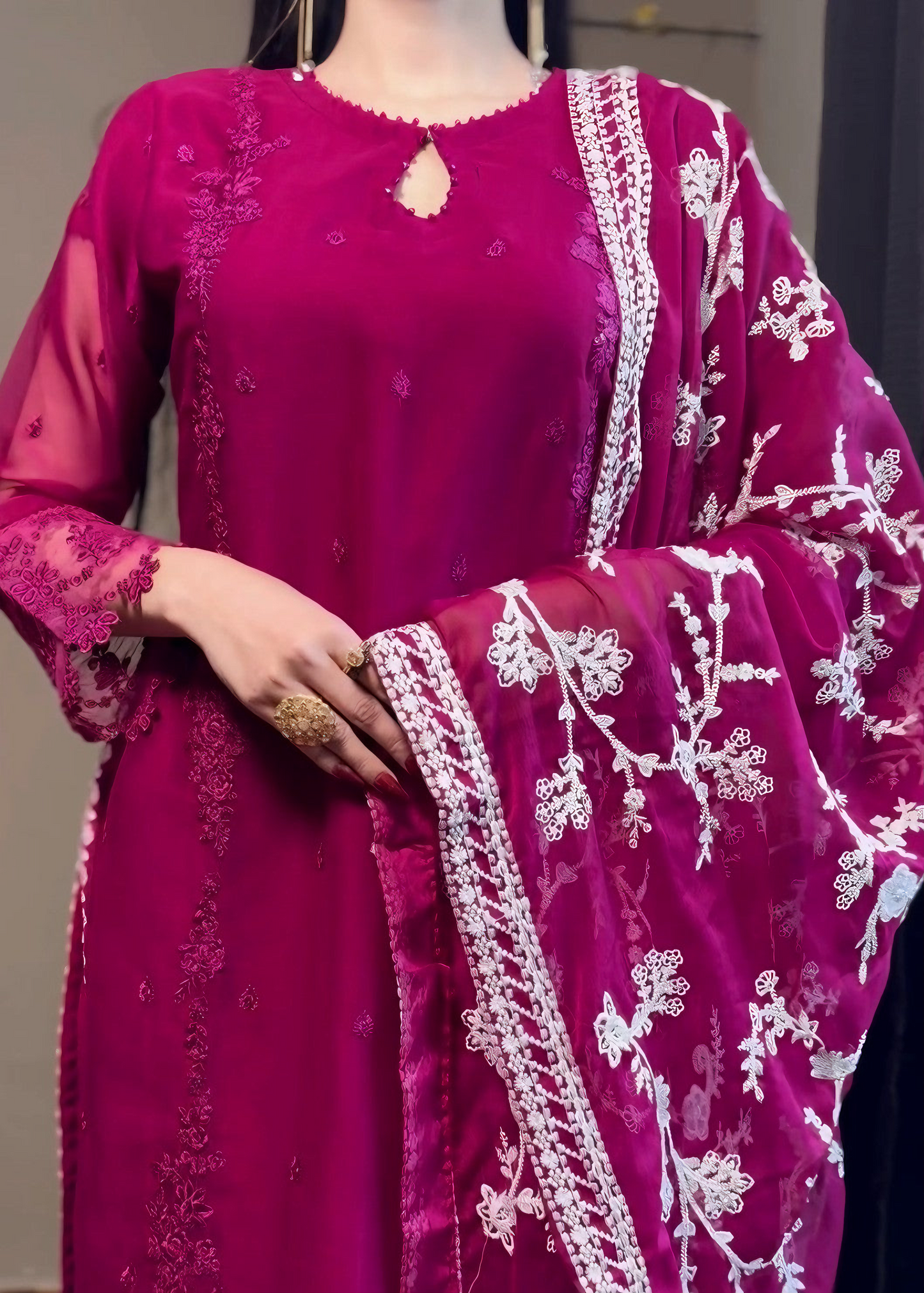 Noor Jahan - Conjunto Kurta de Chiffon Bordado Rosa Choque